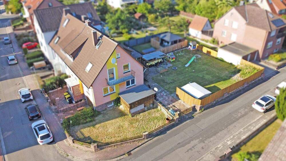 Garbsen-Berenbostel - Zweifamilien-DHH mit gr. Garten & 2 Garagen 7 zimmer