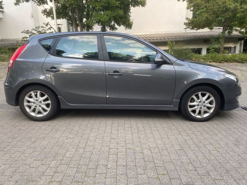 i30