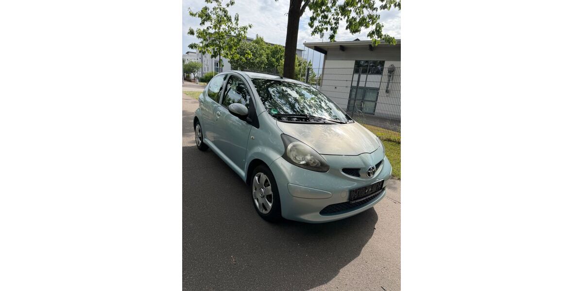 Toyota Aygo (X) 155.723 km 2.490 &euro; Freiburg 79102