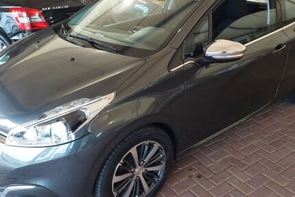 Peugeot 208 85.012 km 8.850 € Wülfrath 42489