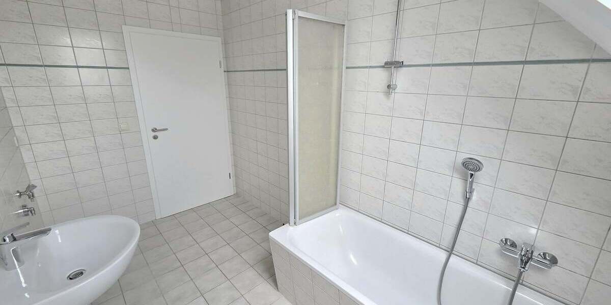 Schicke 3-Zimmer-Dachgeschosswohnung in zentraler Lage von Stollberg! 3 zimmer