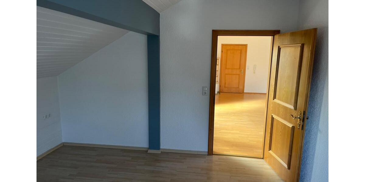 Dachgeschoßwohnung Böbrach - 3 Zimmer, 96 m&sup2;, 440&euro; | Angebot:25103212