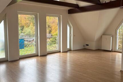 Schöne 4-Zimmer-Dachgeschoss-Wohnung in der 2. Etage zimmer