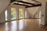 Schöne 4-Zimmer-Dachgeschoss-Wohnung in der 2. Etage zimmer