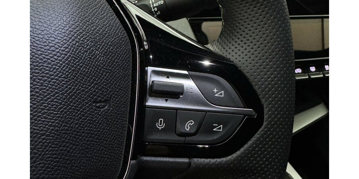 Peugeot 408 GT 225 Plug-In Hybrid FULL LED CARPLAY CAM 24.550 km 29.270 &euro; Lich 35423