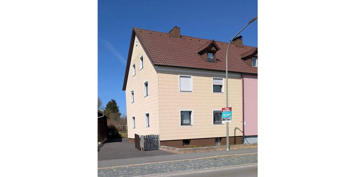 Gepflegte Doppelhaushälfte zu verkaufen in Waldsassen 9 zimmer