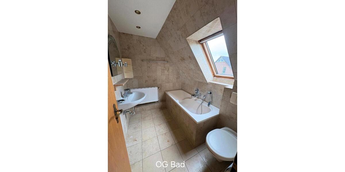 Einfamilienhaus Husum - 8 Zimmer, 238 m&sup2;, 325.000&euro; | Angebot:26942636