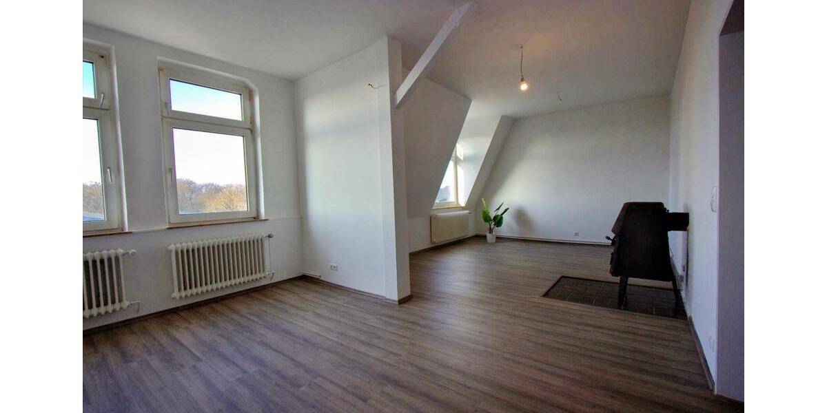 Dachgeschoßwohnung Wilhelmshaven - 2 Zimmer, 75 m&sup2;, 530&euro; | Angebot:26046996