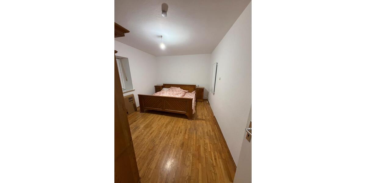 Frisch renoviertes Reihenmittelhaus zum Vermieten 6 zimmer