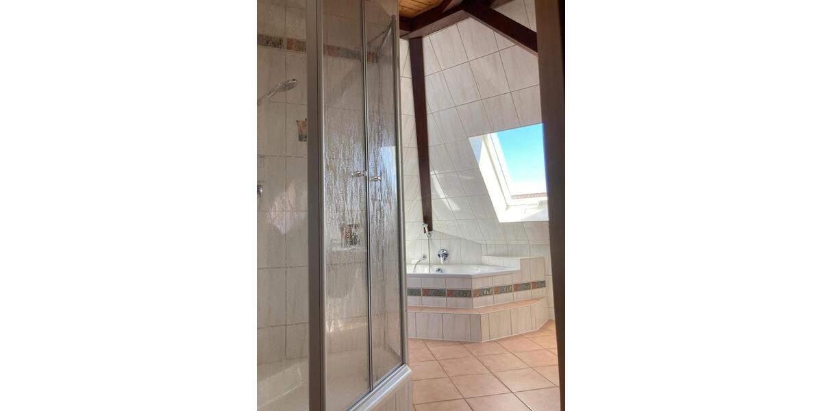 Dachgeschoßwohnung Elsteraue - 2 Zimmer, 60 m&sup2;, 360&euro; | Angebot:26690494