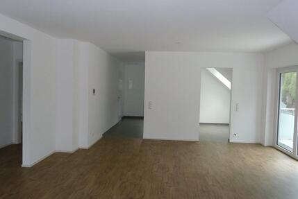 Großzügig geschnittene Dachgeschoßwohnung mit großem Balkon