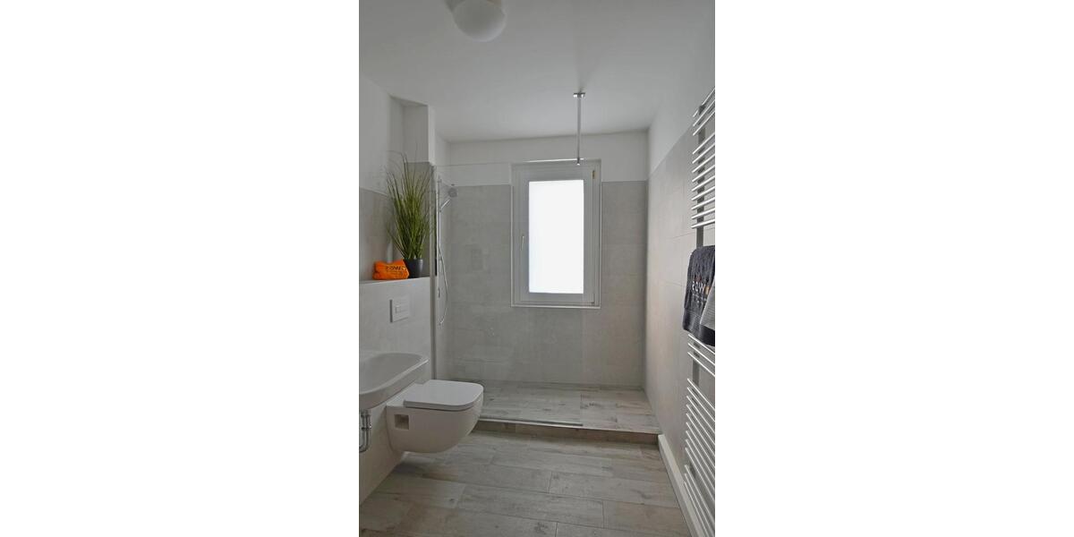 Neu sanierte 2-Raum-Wohnung im Erdgeschoss mit bodengleicher Dusche und Balkon 2 zimmer