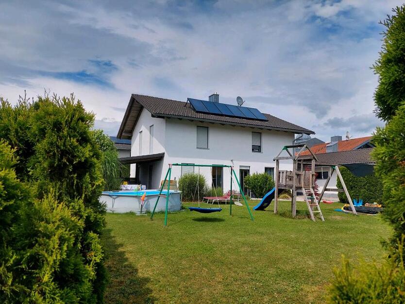 Einfamilienhaus mit Garage und Garten zu vermieten.