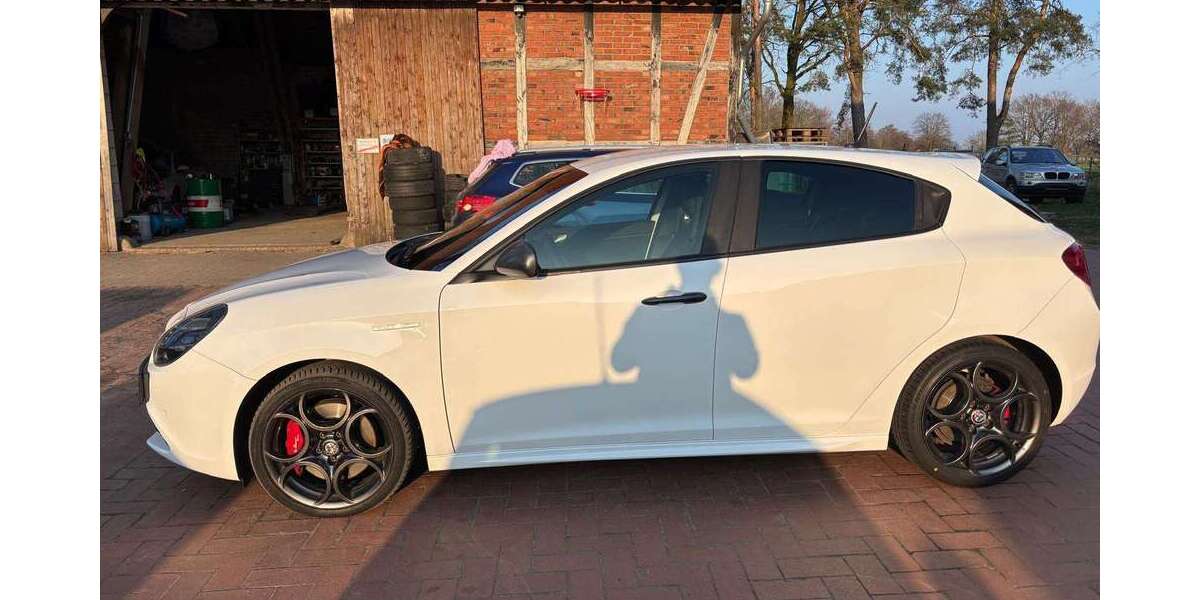 Alfa Romeo Giulietta 173.000 km 12.500 &euro; Espelkamp, Stadt 32339