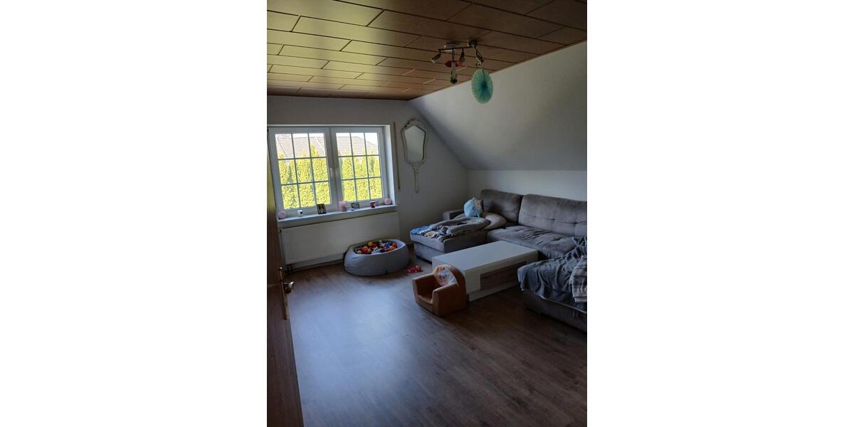 Dachgeschoßwohnung Hage - 3 Zimmer, 80 m&sup2;, 650&euro; | Angebot:26386036