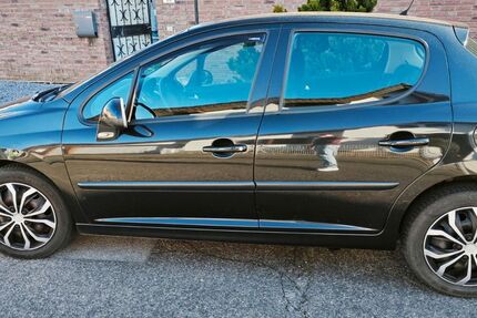 Peugeot 207 208.000 km 1.699 &euro; Alsdorf 52477