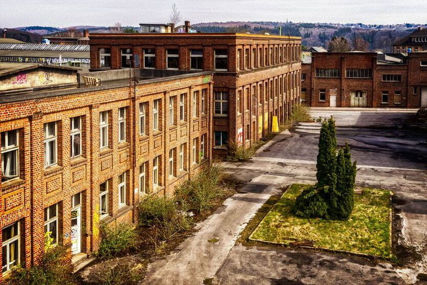 historisches Fabrikensemble (6.000 qm160 Räume) im Peenehafen