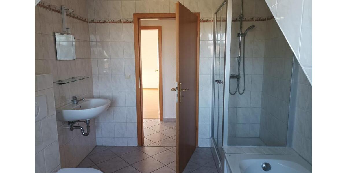 Dachgeschoßwohnung Teterow - 3 Zimmer, 80 m&sup2;, 438&euro; | Angebot:25343209