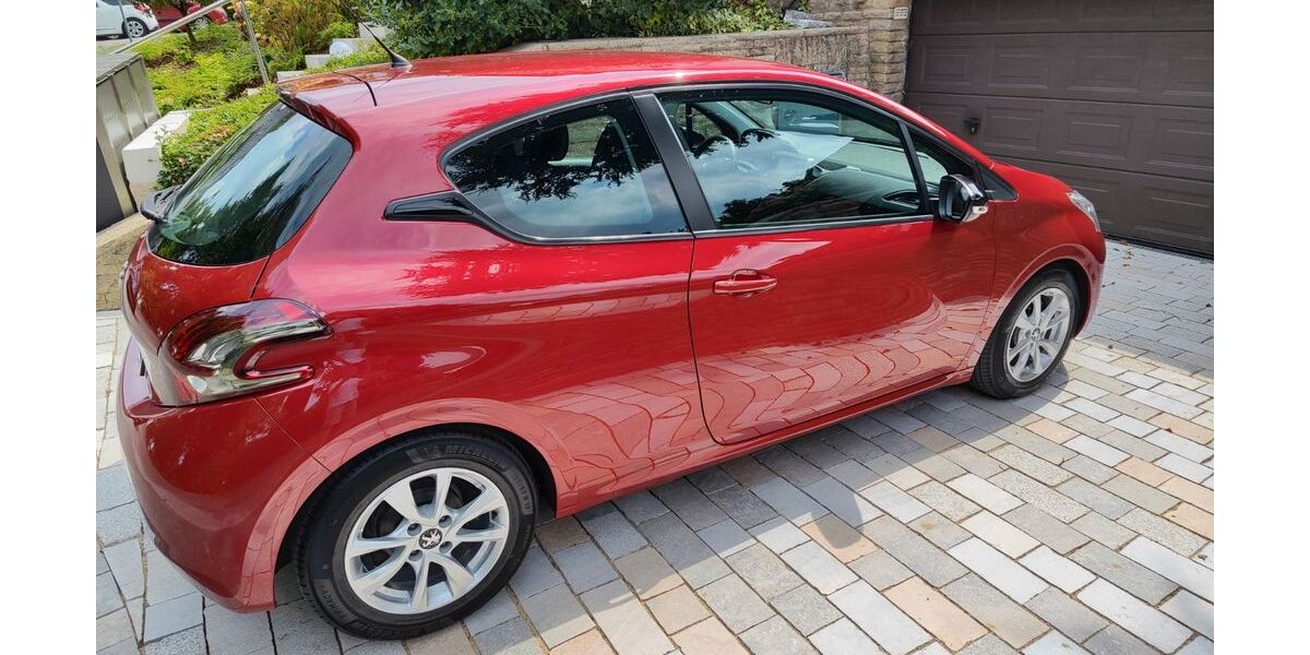 Peugeot 208 70.600 km 6.500 &euro; Dortmund 44229