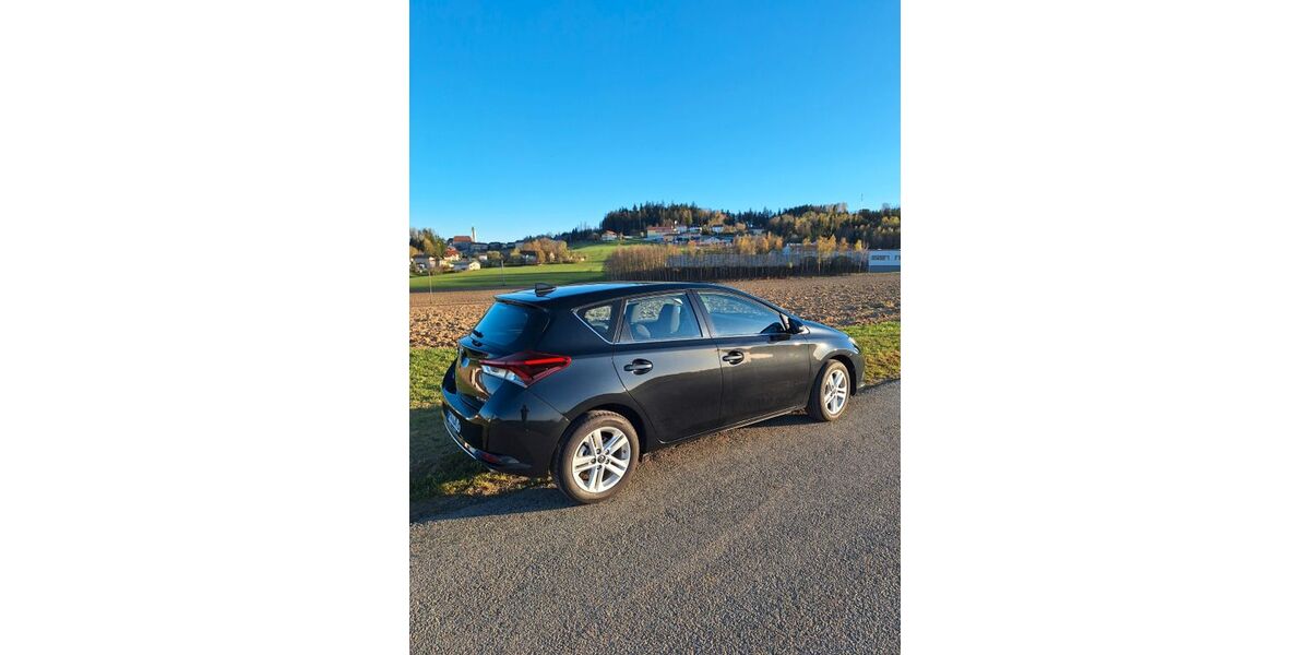 Toyota Auris 68.000 km 11.799 &euro; Hauzenberg 94051