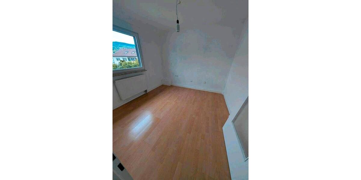 Etagenwohnung Lenningen - 7 Zimmer, 147 m&sup2;, 1.499&euro; | Angebot:26581342