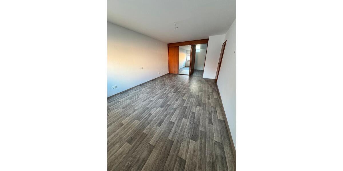 Etagenwohnung Schöneck - 5.5 Zimmer, 185 m&sup2;, 2.200&euro; | Angebot:24364463