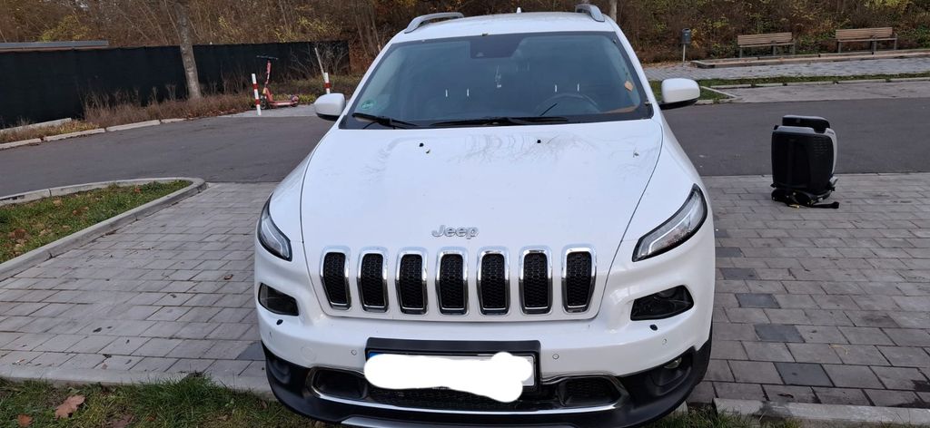 Jeep Cherokee 159.000 km 11.500 &euro; Berlin 13589