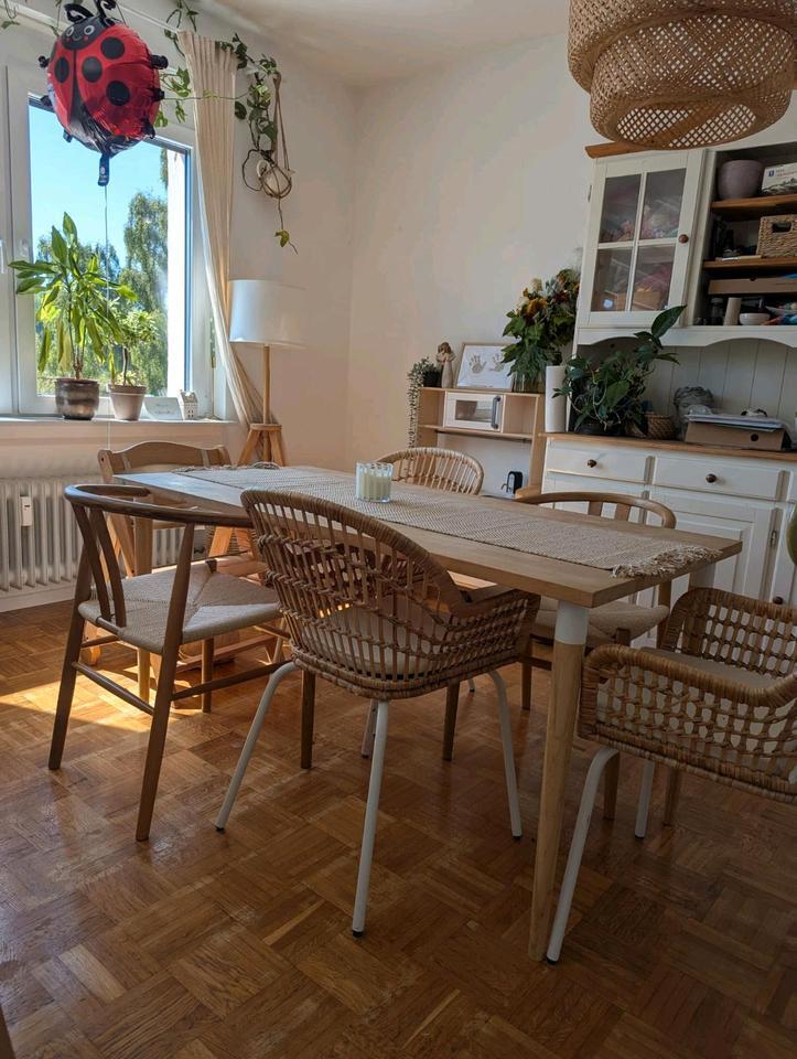 Freundliche, schöne 4 x Zimmer Wohnung mit Balkon, Garten, Garag