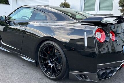 Nissan GT-R