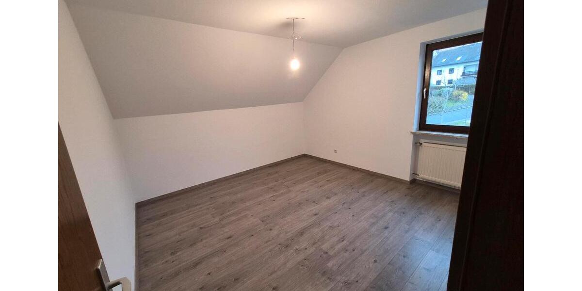 Dachgeschoßwohnung Oberviechtach - 5 Zimmer, 125 m&sup2;, 1.000&euro; | Angebot:26125886