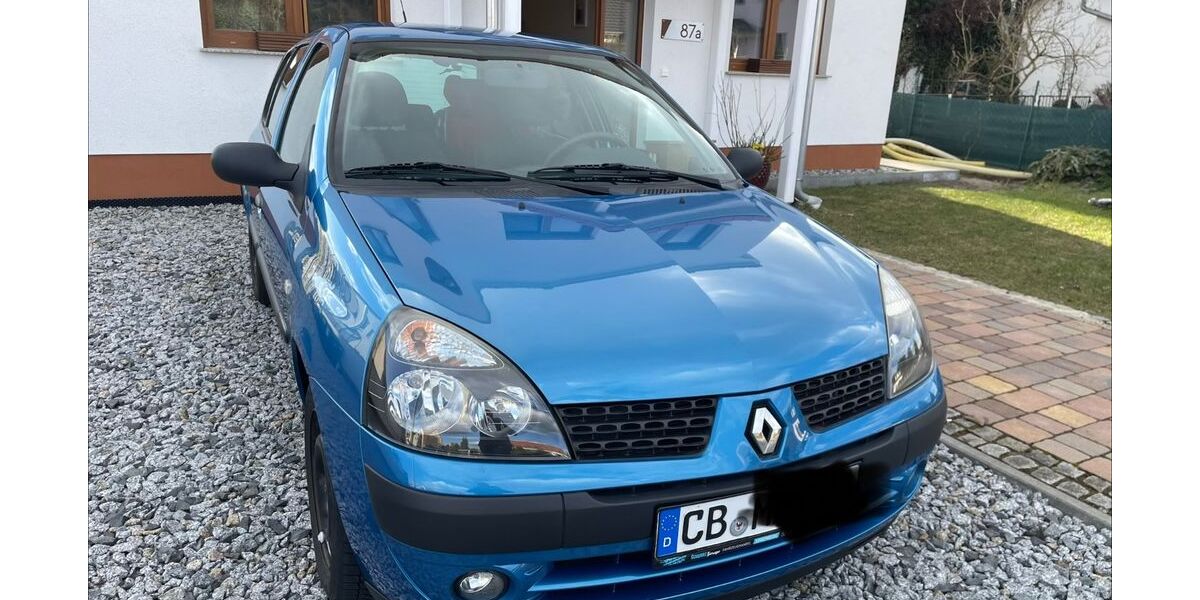 Renault Clio 74.023 km 2.390 &euro; Peitz 03185