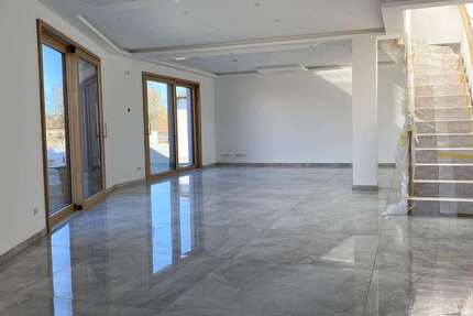 Haus zum Mieten in Herrngiersdorf 2.250 € 183.79 m² 5 zimmer
