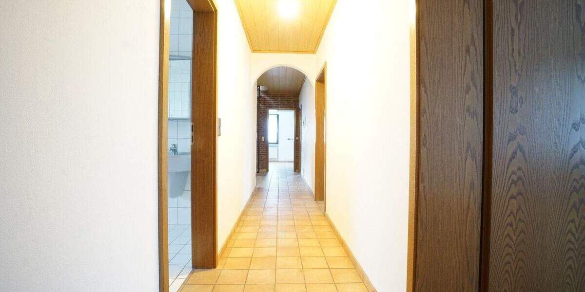 Einfamilienhaus Salzbergen - 9 Zimmer, 241 m&sup2;, 330.000&euro; | Angebot:24039076