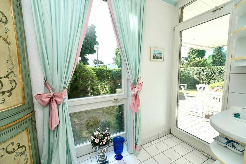Traumhafte 122 m² Erdgeschoßwohnung mit großzügigem Garten, Terrasse und TG Platz in Büderich