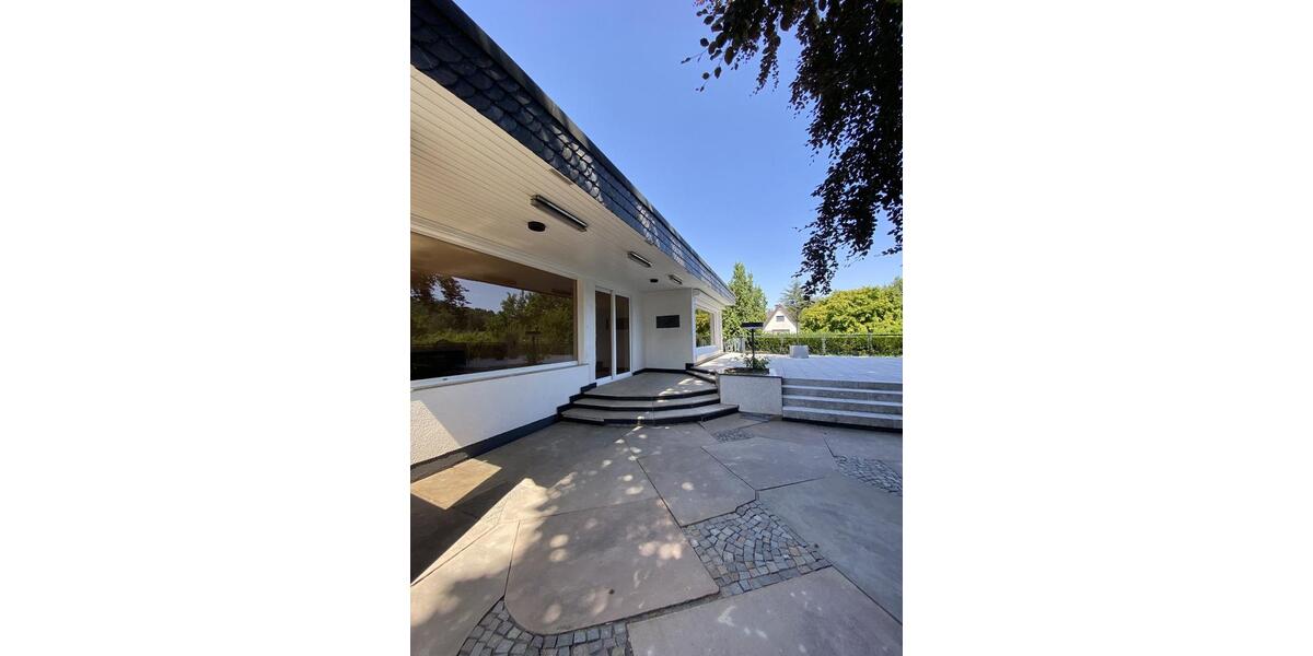 Villa Gummersbach - 6 Zimmer, 250 m&sup2;, 2.350&euro; | Angebot:25216498