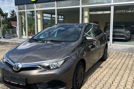 Toyota Auris 115.861 km 8.990 &euro; Jena - Maua 07751