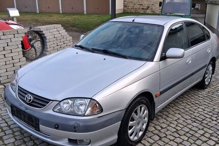 Toyota Avensis 100.930 km 3.200 &euro; Dresden 01237