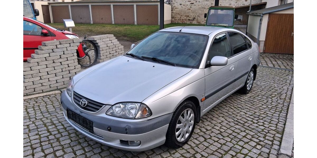 Toyota Avensis 100.930 km 3.200 &euro; Dresden 01237