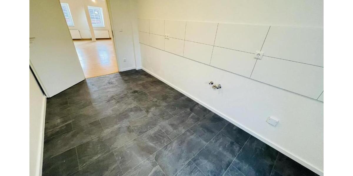 **Ihr neues Zuhause wartet: 4-Raum-Wohnung mit Komfort-Badezimmer und großzügigem Wohnambiente!** - Dachgeschoßwohnung Gera Alt-Bieblach | Angebot:26876574