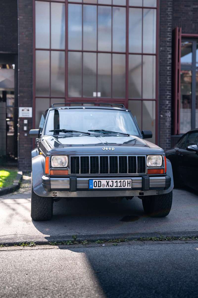 Jeep Cherokee 105.600 km 19.890 € Oberhausen 46149