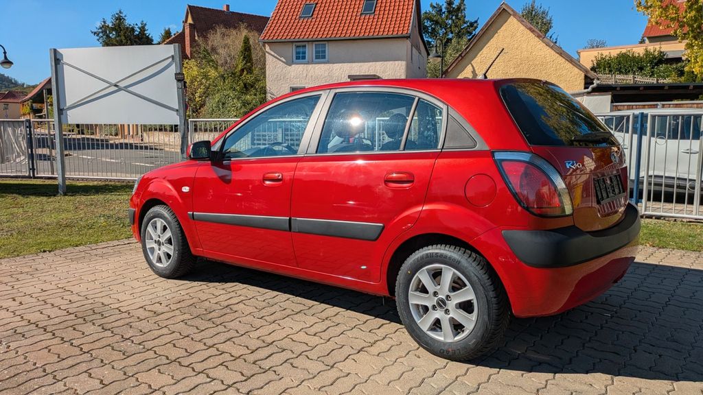 Kia Rio 69.050 km 3.990 &euro; Quedlinburg/Bad Suderode 06485