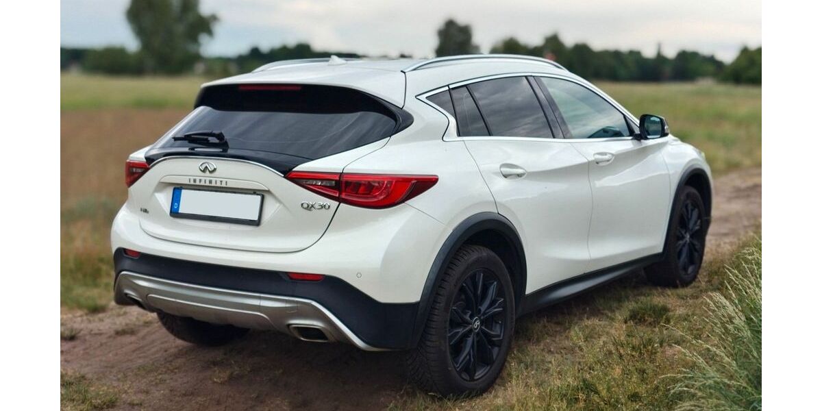 INFINITI QX30 99.999 km 13.900 &euro; Berlin 12247