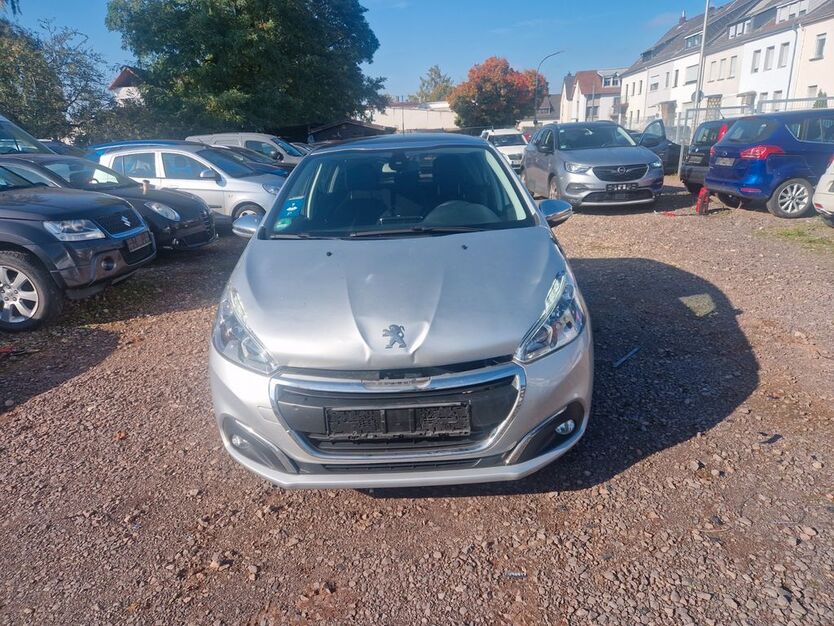 Peugeot 208 108.000 km 3.299 € Saarlouis 66740