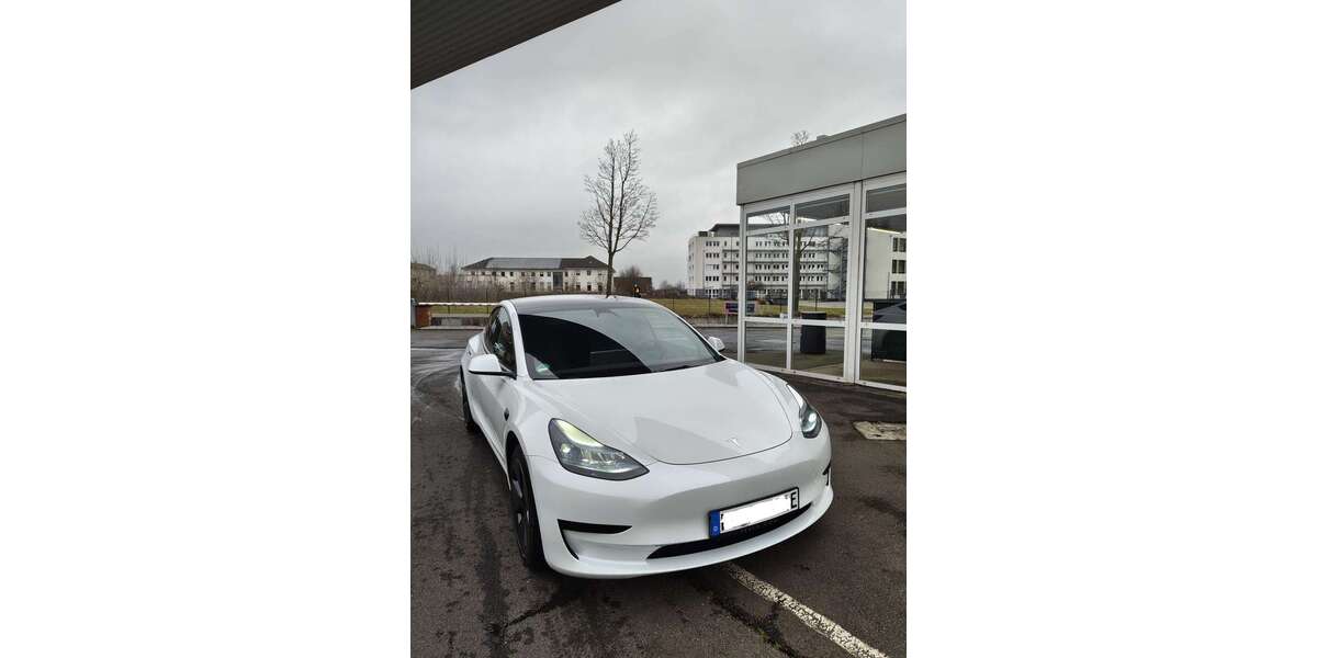 Tesla Model 3 17.984 km 29.899 &euro; Düsseldorf, Stadt 40225