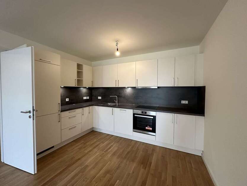 Wohnung zum Mieten in Rostock 1.480,96 € 113.92 m²