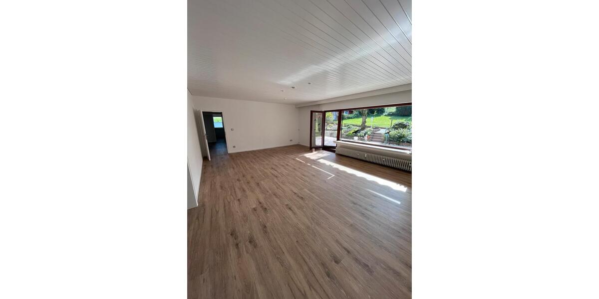Etagenwohnung Neunkirchen - 4 Zimmer, 120 m&sup2;, 1.200&euro; | Angebot:25300114