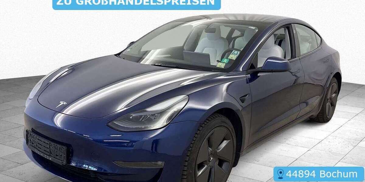 Tesla Model 3 65.144 km 28.190 &euro; Krefeld 47829
