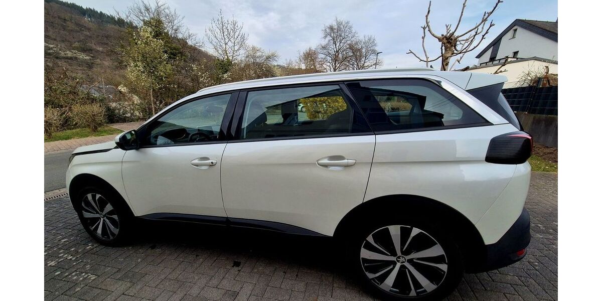 Peugeot 5008 143.100 km 16.100 &euro; Nievern 56132