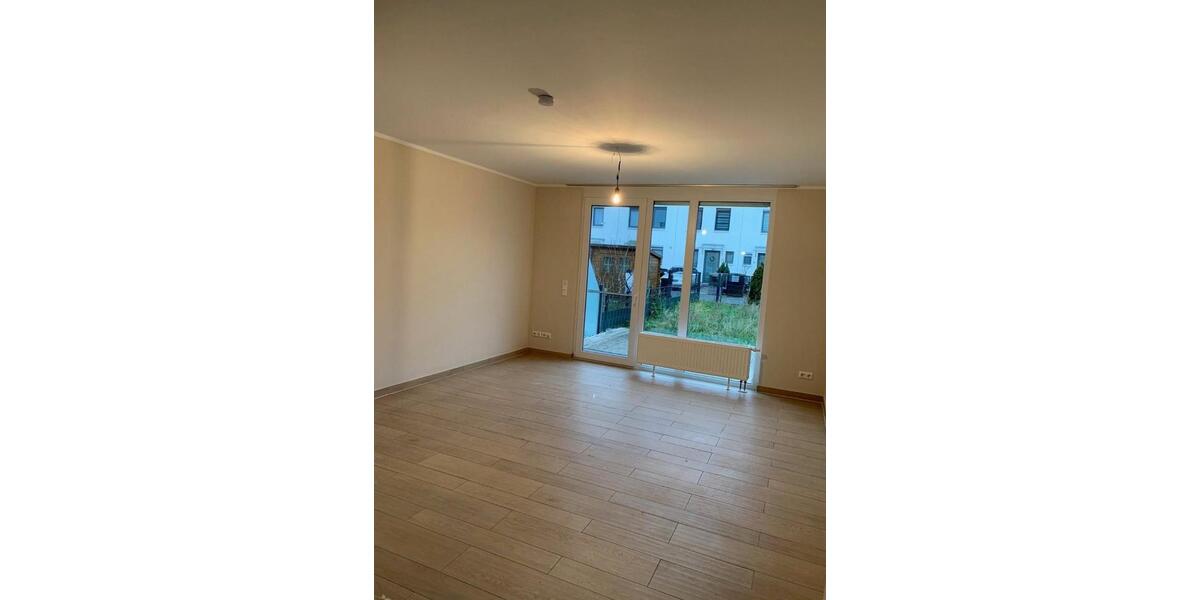 Erstbezug nach Sanierung - Teilmöbliertes REH in Wassernähe 4 zimmer