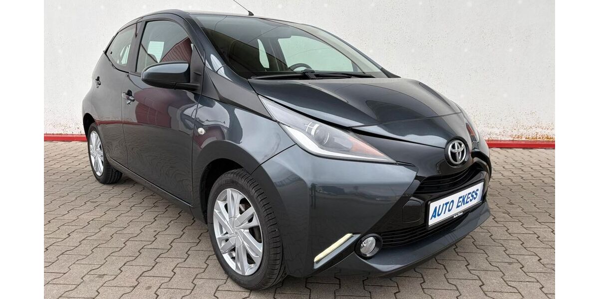 Toyota Aygo (X) 97.963 km 7.900 &euro; Dillingen an der Donau 89407